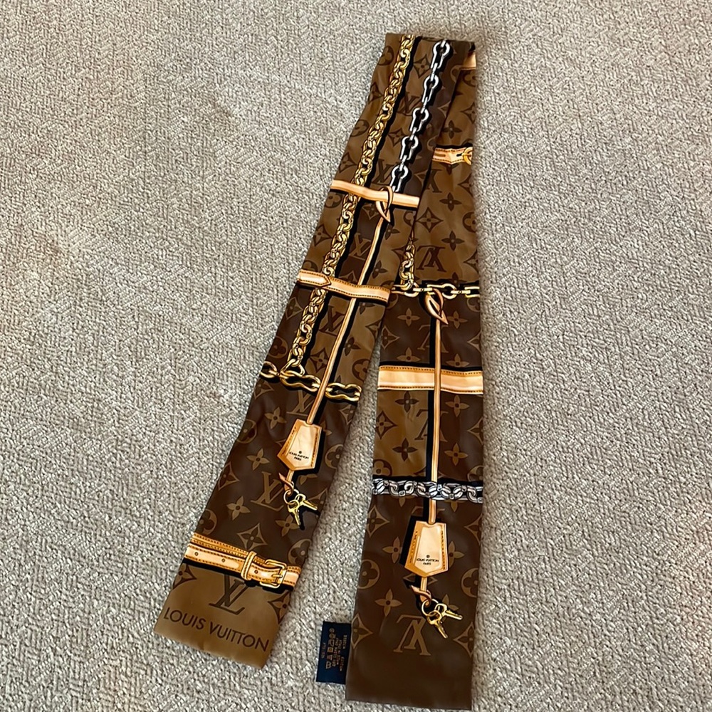 🎉FLASH SALE🎉Louis Vuitton Scarf Twilly